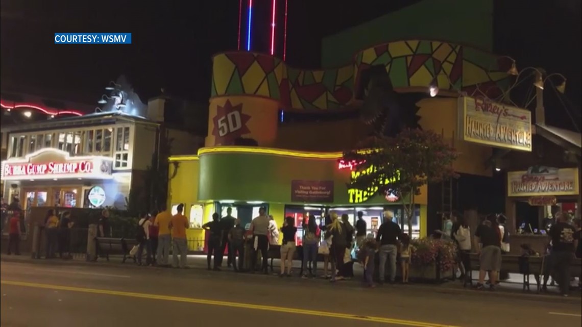 Bear spotted on Gatlinburg building goes viral
