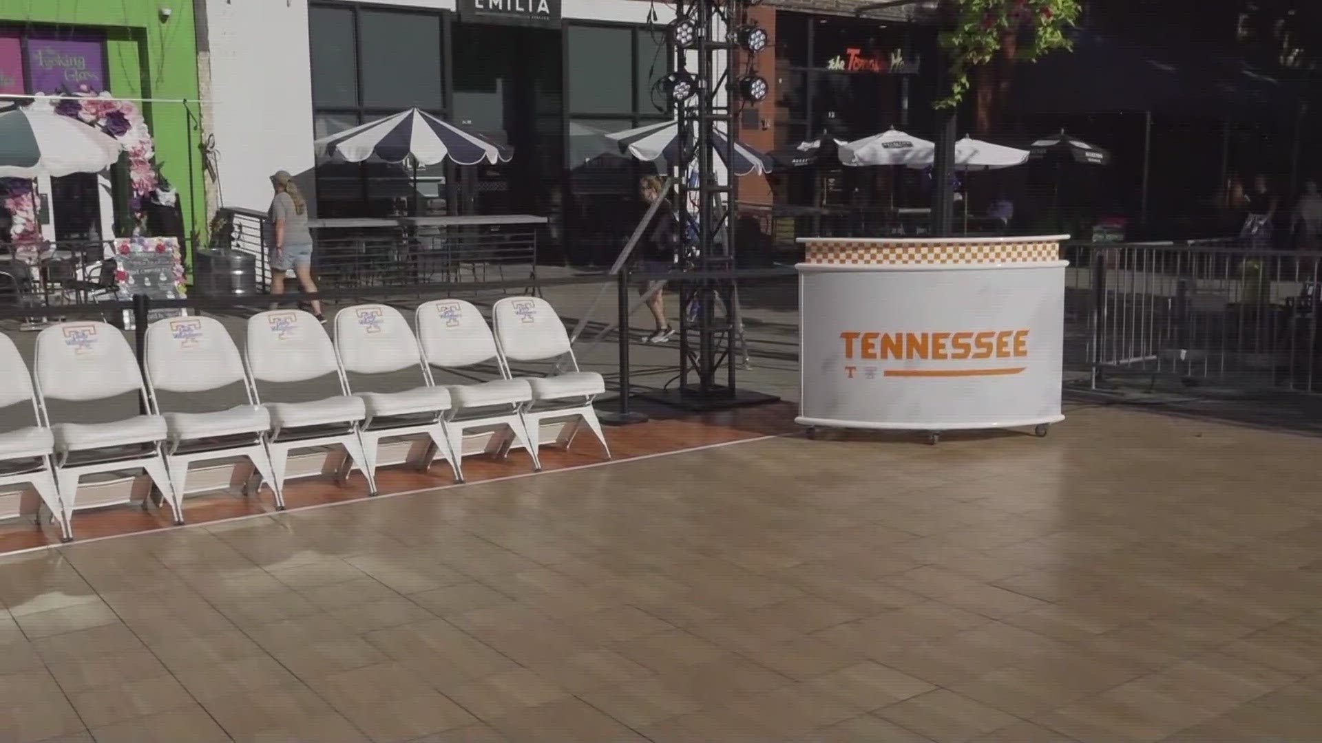 The Vols and Lady Vols will greet fans in Market Square this evening.