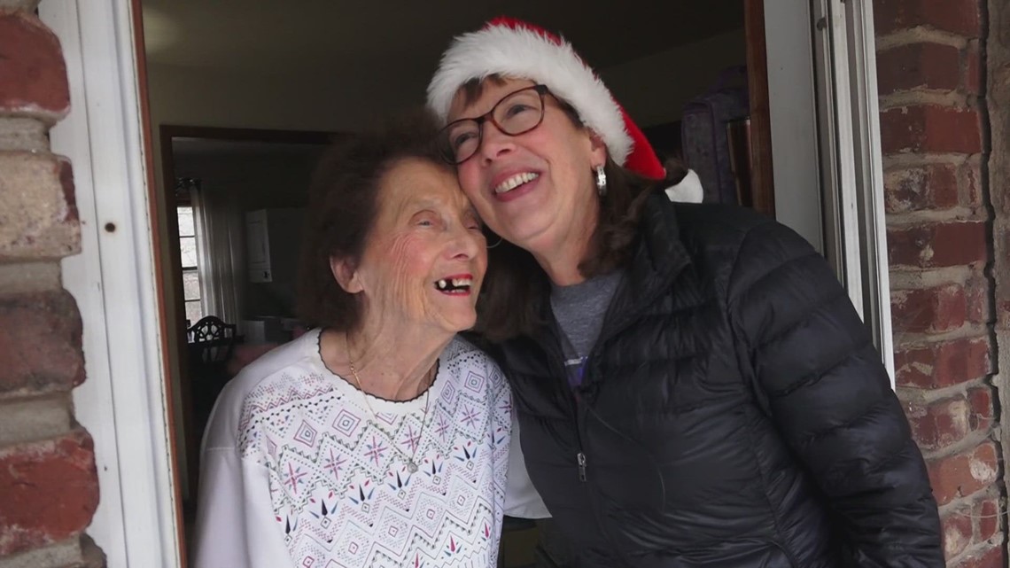 Volunteers hit the road to deliver meals and Christmas cheer to Knoxville seniors living alone - Vimarsana News