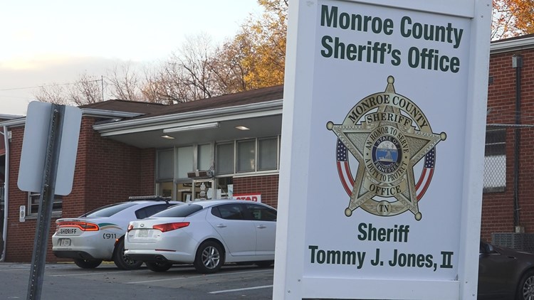 Monroe County Sheriff's Office alerts public to be on lookout for suspect