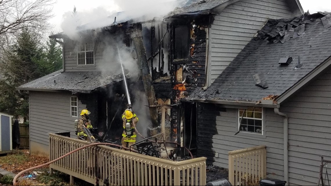 No one hurt in West Knoxville house fire