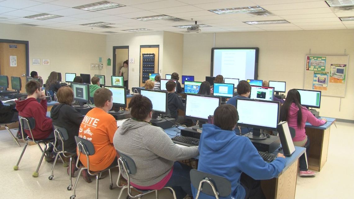 Parents push Knox County Schools to rethink classroom technology as district reviews screen time policies