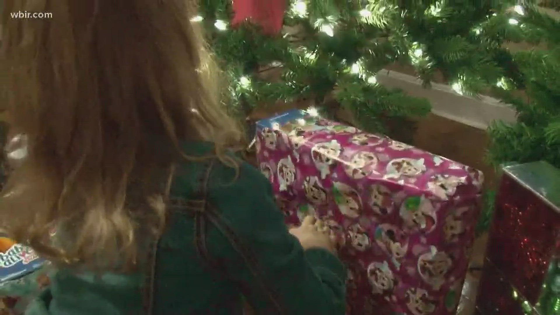 WBIR 10news Anchor Kendall Morris shows how the community chipped in to make this Christmas one to remember.