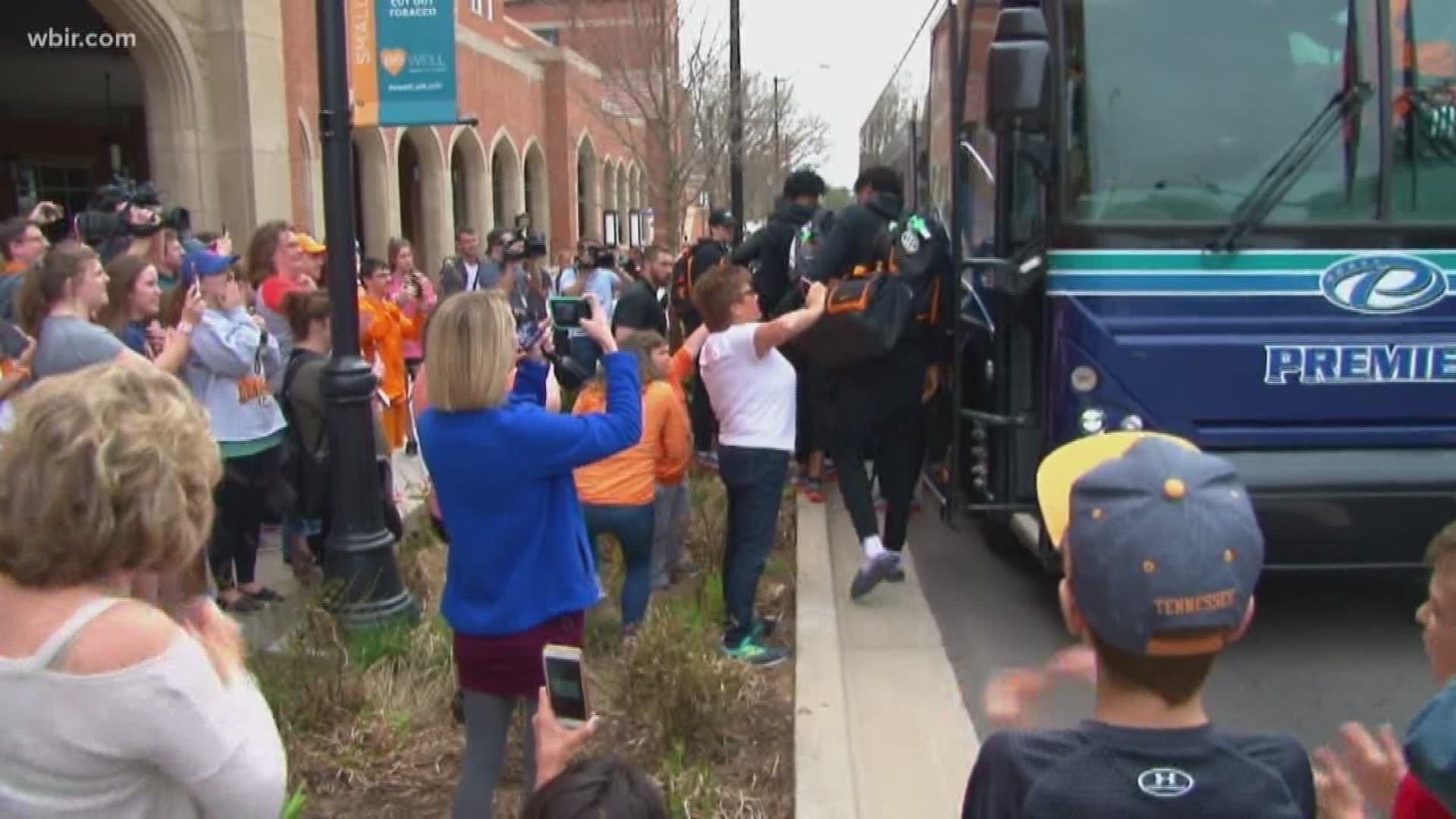 Nearly 100 fans greeted the Vols after a crushing loss in the Sweet Sixteen last night. They wanted to thank the team for an incredible season.