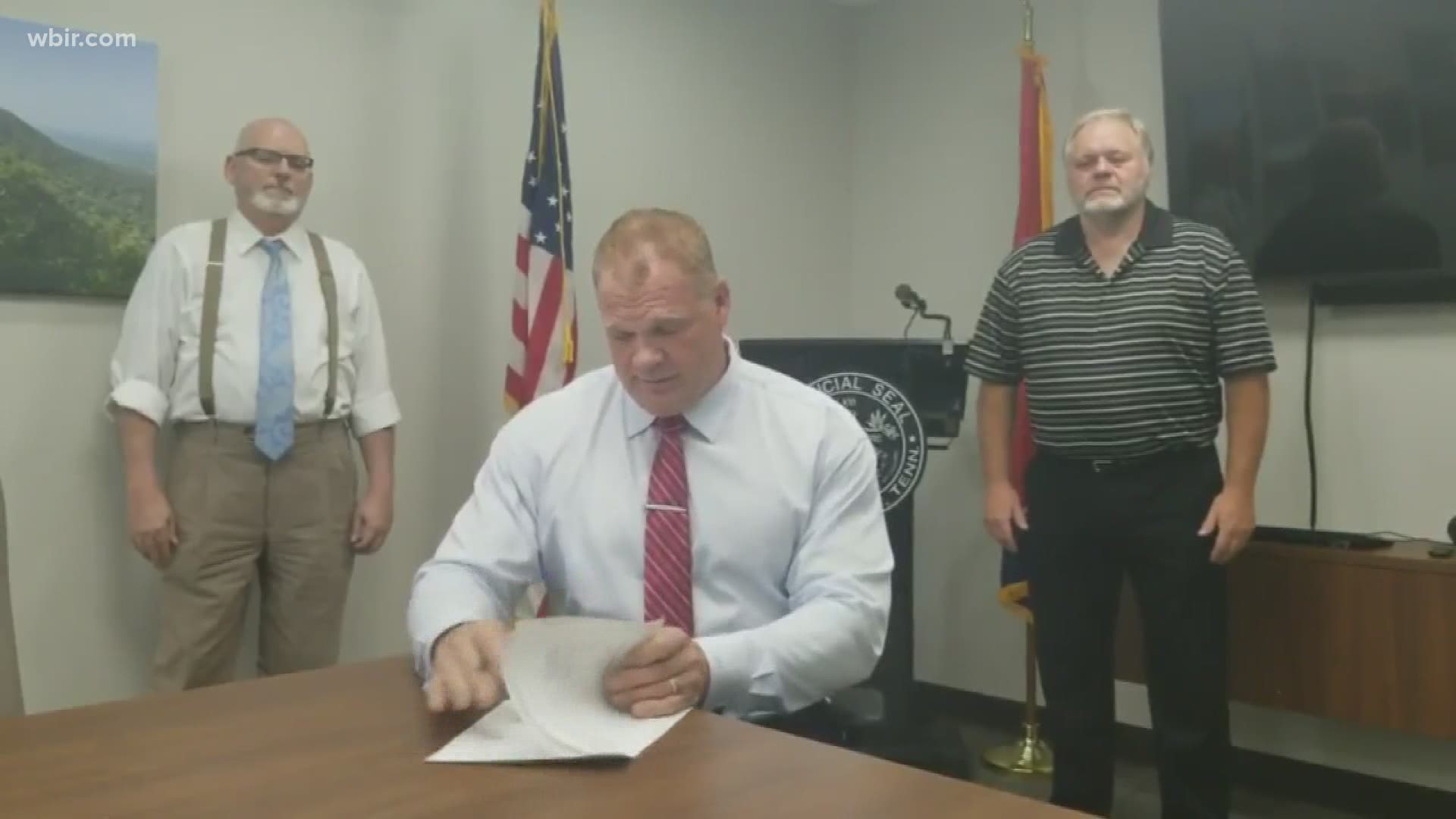 The Knox County Commission has approved and Mayor Jacobs has signed a symbolic resolution making the county a "Second Amendment" county.