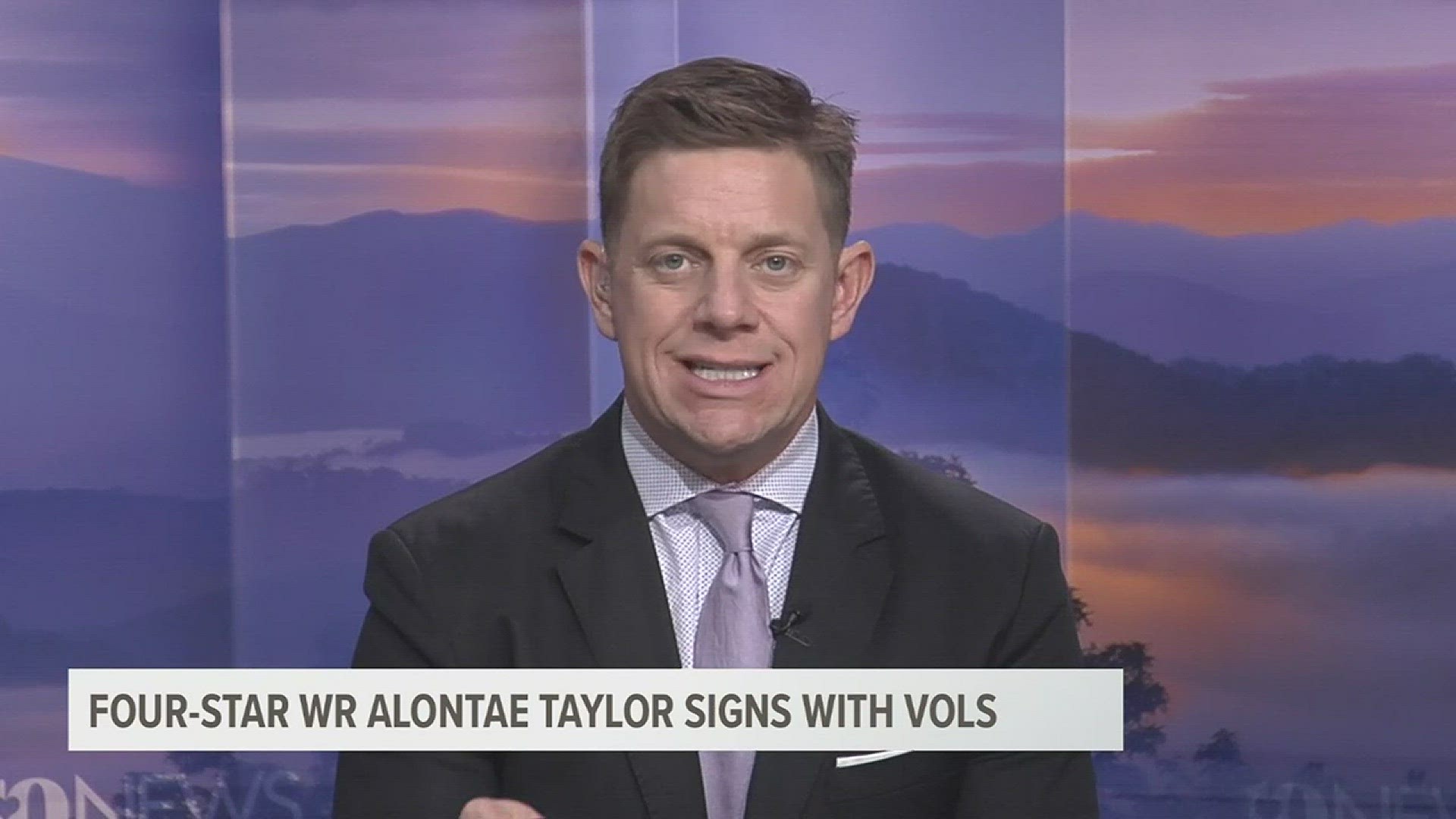 WBIR 10Sports Anchor Patrick Murray reports from Coffee County High School, where four-star receiver Alontae Taylor signed his letter of intent with Tennessee. He dedicated the day to his grandmother, who died in 2009.