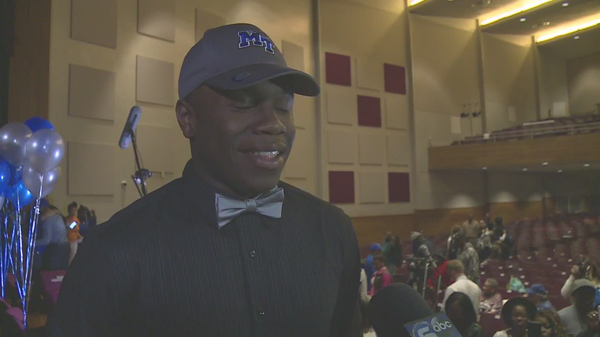 Fulton High School's Chaton Mobley signs a scholarship to play football for MTSU