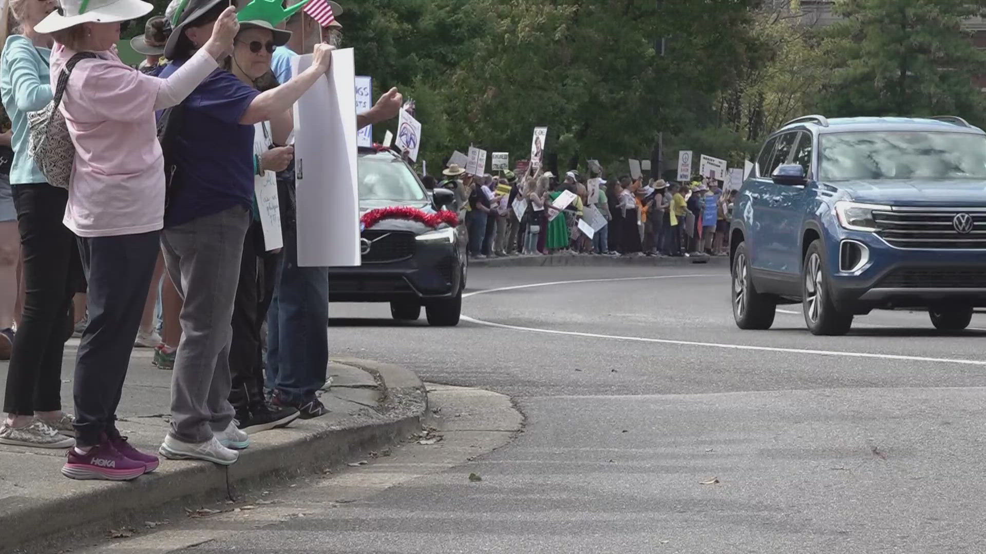 Thousands show up to 'No Kings' protests in Knoxville and across East ...