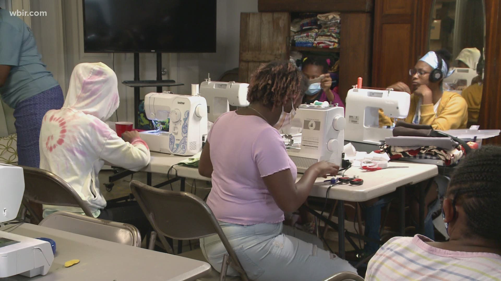 Knoxville students are getting the chance to learn how to create and sell their own projects thanks to "Sew it Sell it."