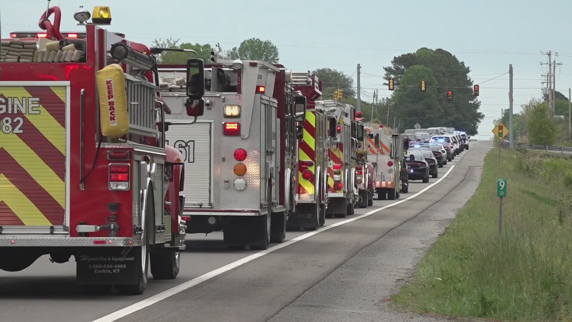 A community is in mourning following the death of Claiborne County firefighter Roy Sewell Jr. Agencies from across the state showed up to honor his life.2