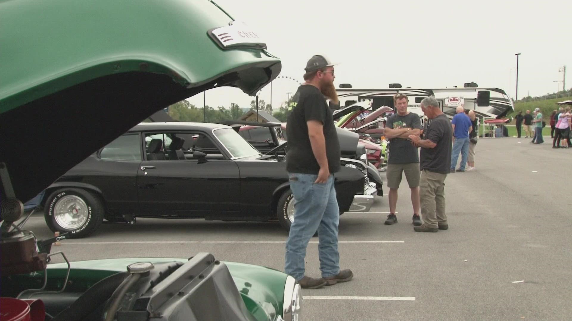 Hundreds pour into Pigeon with antique cars for Fall Rod Run