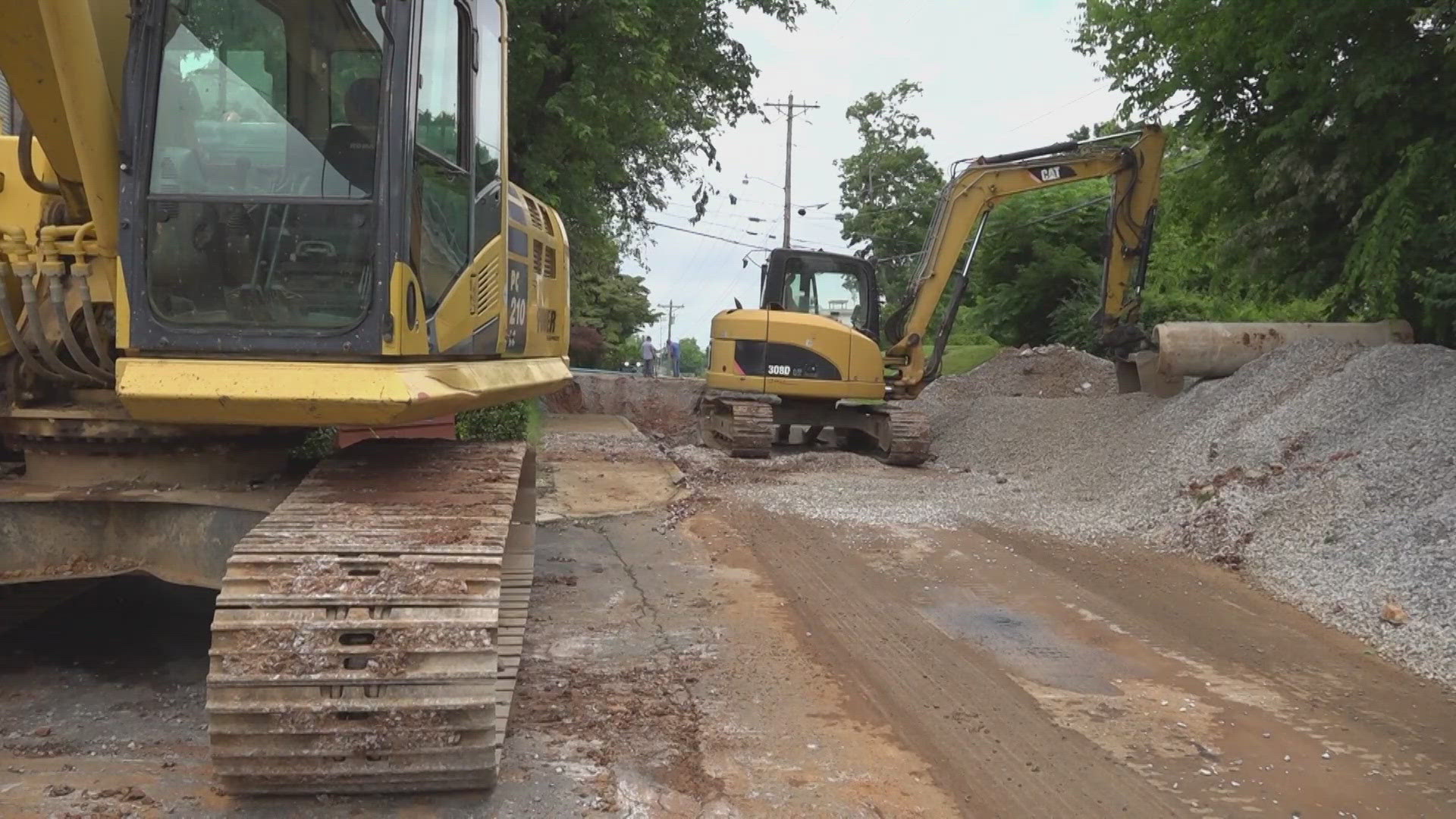 According to the Jefferson City Manager James Gallup, the sinkhole first opened on Tuesday, April 16 beside Maplecrest Square apartments.