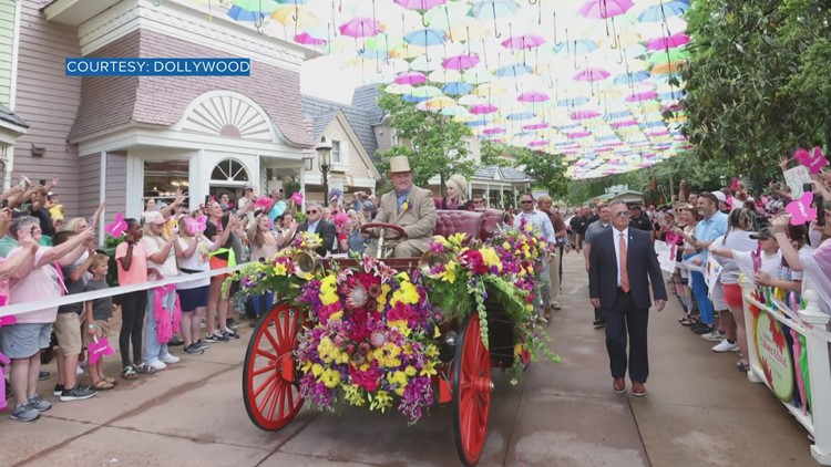 Dollywood donates parade blooms to Random Acts of Flowers