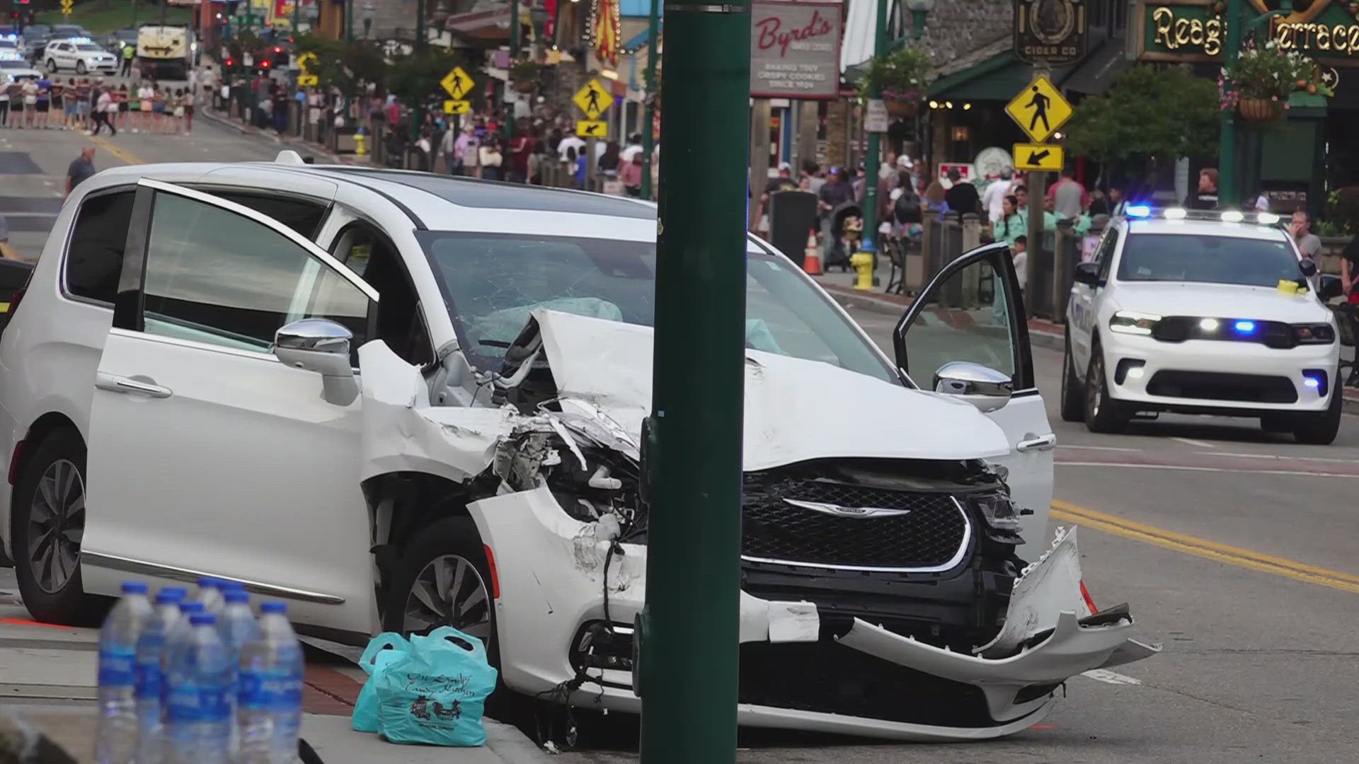 Gatlinburg store owner recounts aftermath of crash that left 7 people ...