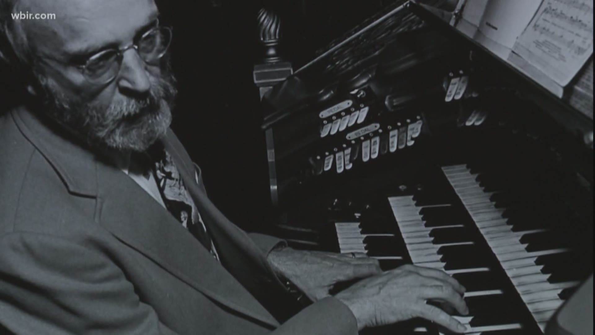 The former UTK chancellor started playing the pipe organ in the Tennessee Theatre in 1979
