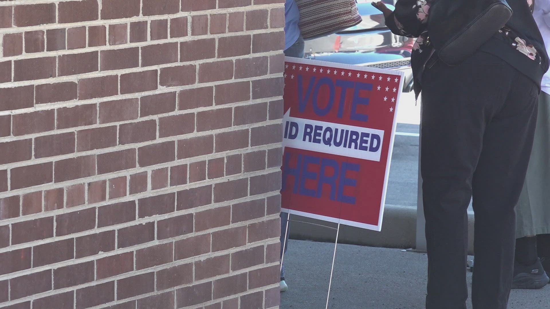 The presidential election is coming closer, and both candidates continue to campaign across the country. 