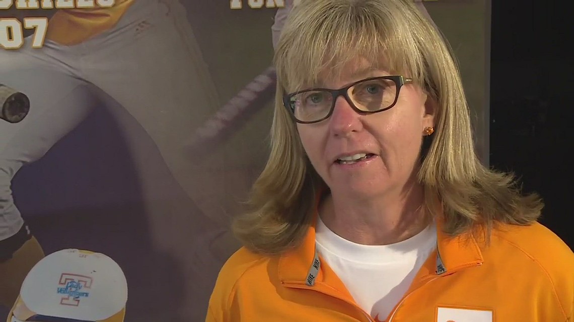 Karen Weekly Named Sec Coach Of The Year Wbir Com