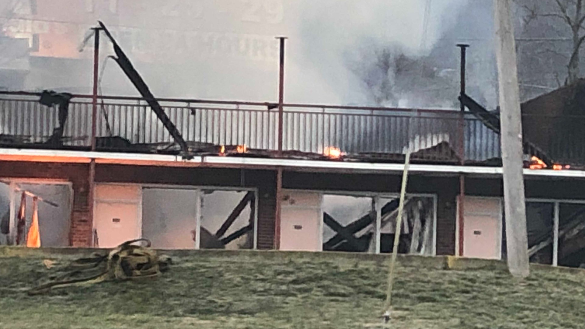 Authorities respond to fire at Parkway Inn in Jellico