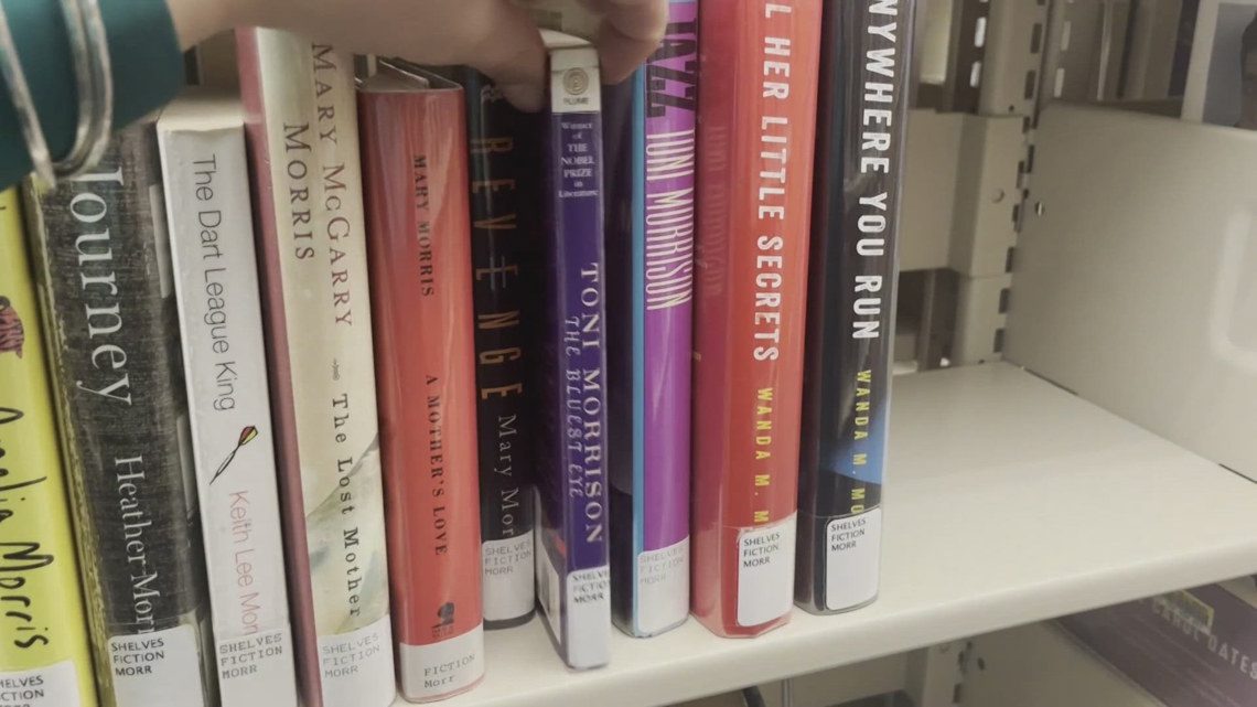 Lawmakers push for 'Freedom to Read Act' to counter school book bans ...