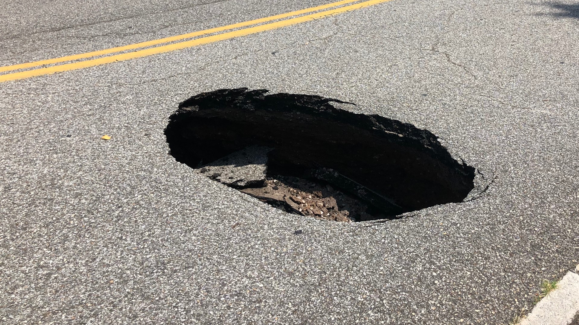 Small sinkhole closes World's Fair Park Drive in downtown Knoxville