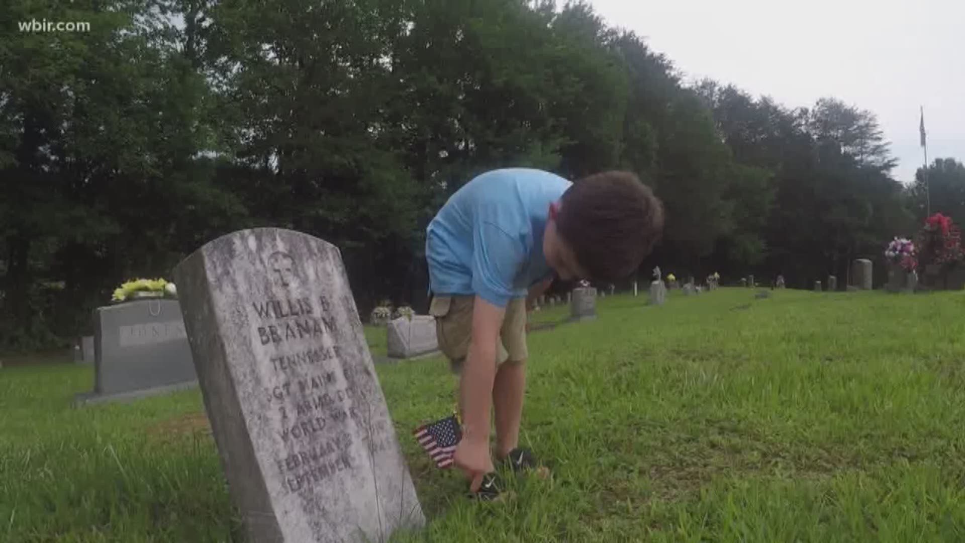 Jellico boy decorates, kisses veteran's headstone on Memorial Day
