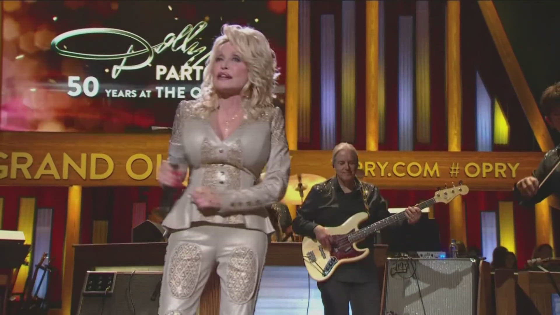 Dolly Parton to receive Oscar for humanitarian work | wbir.com
