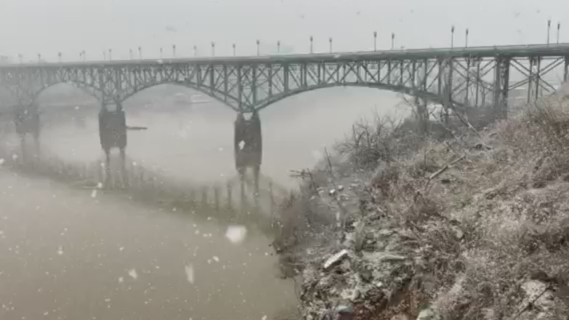 Video of snow falling in downtown Knoxville.