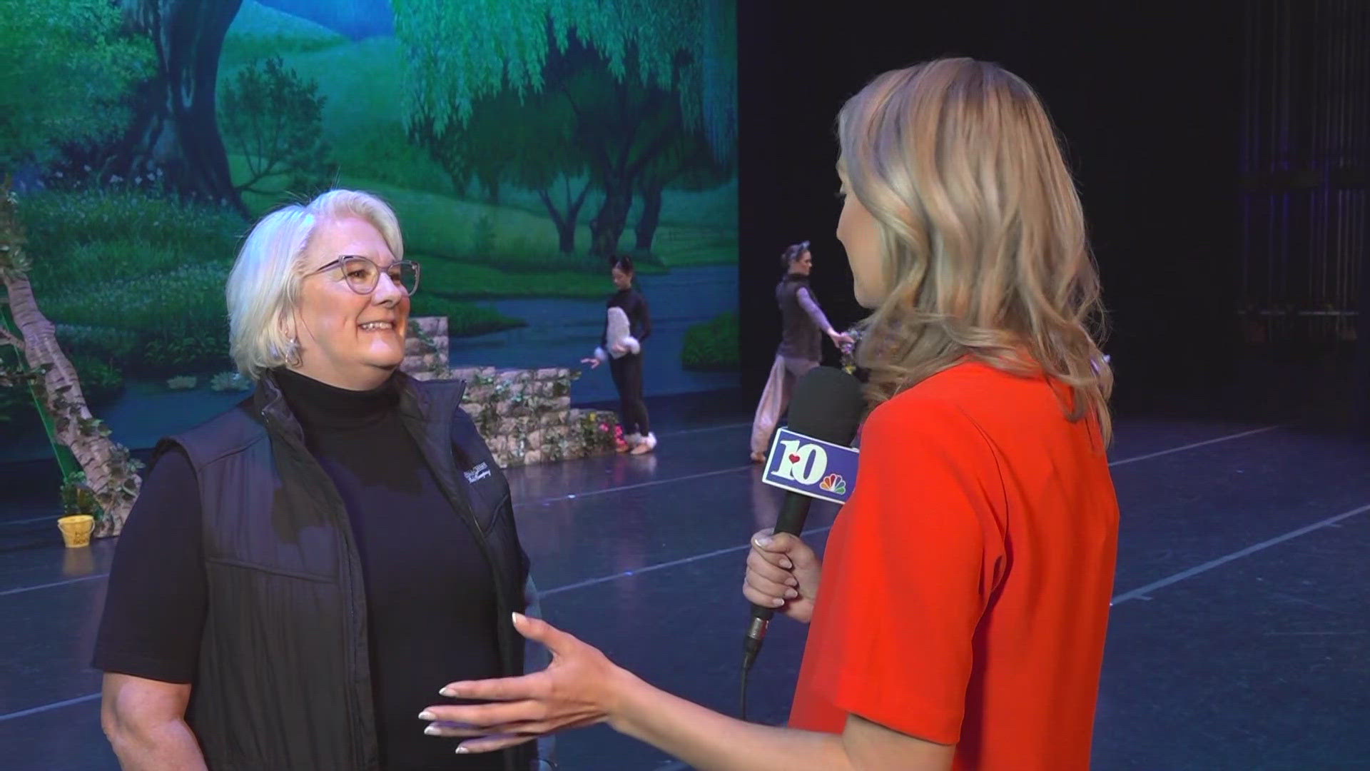 The performance will be accompanied by the Knoxville Symphony Orchestra. 