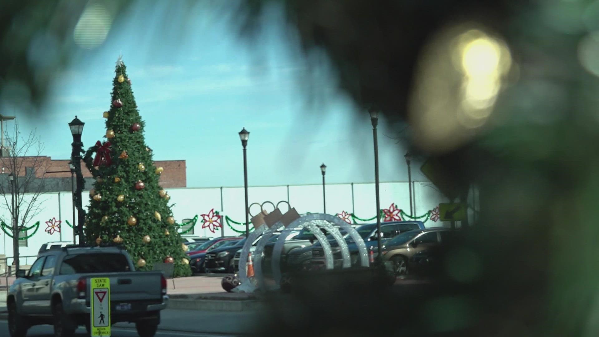 10News reporter Katie Inman lives out her Hallmark movie dream in downtown Maryville!