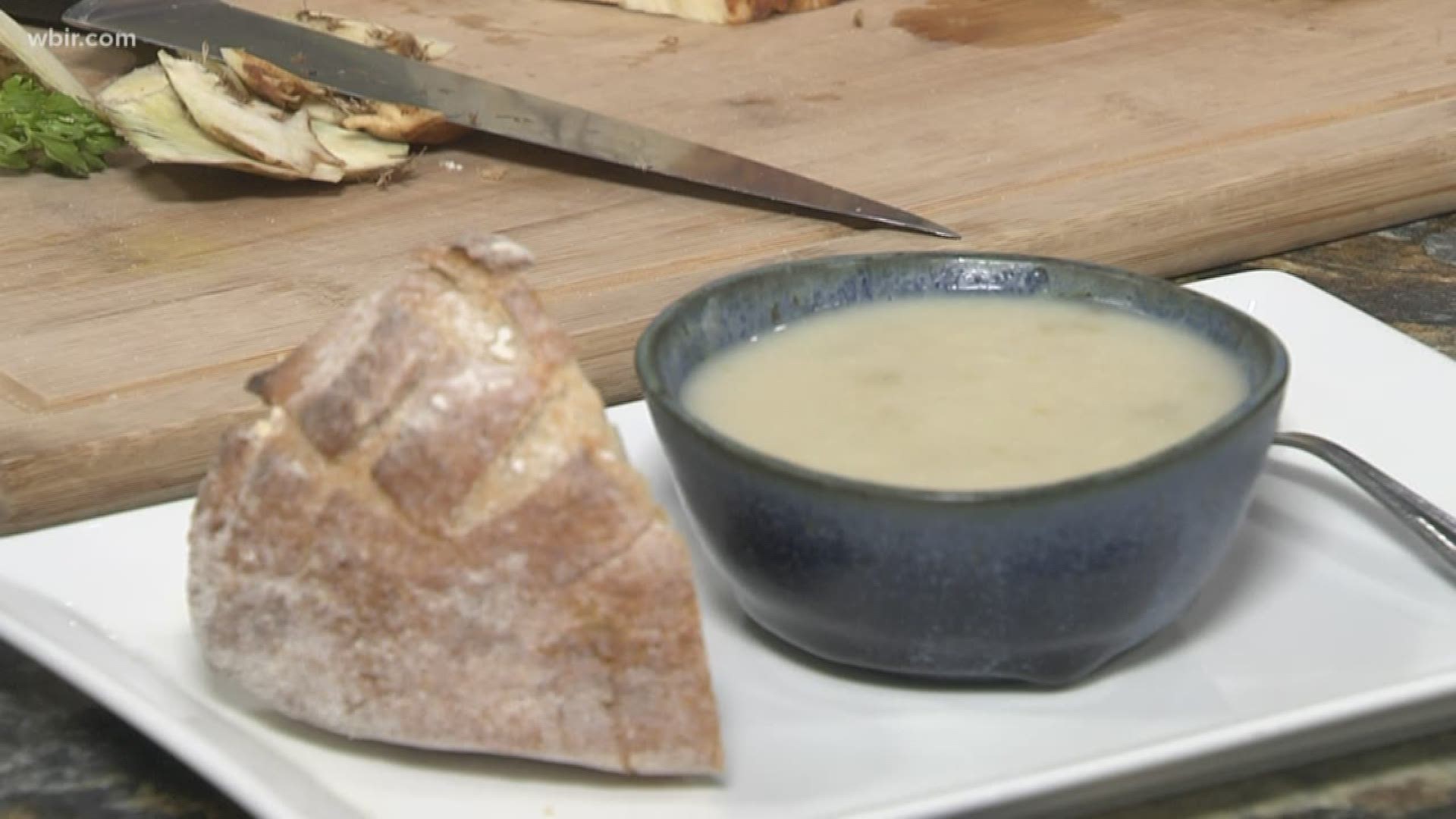 Mahasti Vafaie from the Tomato Head joins us in the kitchen to make a healthy soup for your New Year's resolution.