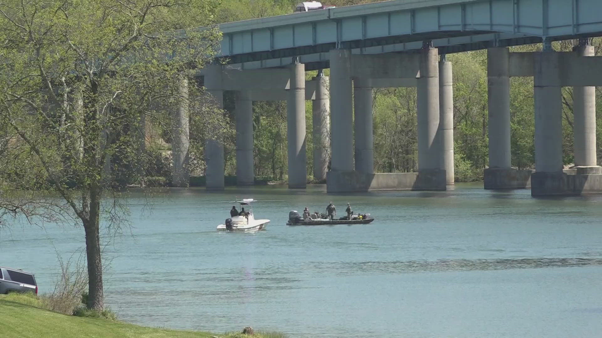 Authorities intensify search for two missing teens who may have jumped from bridge into Tennessee River.