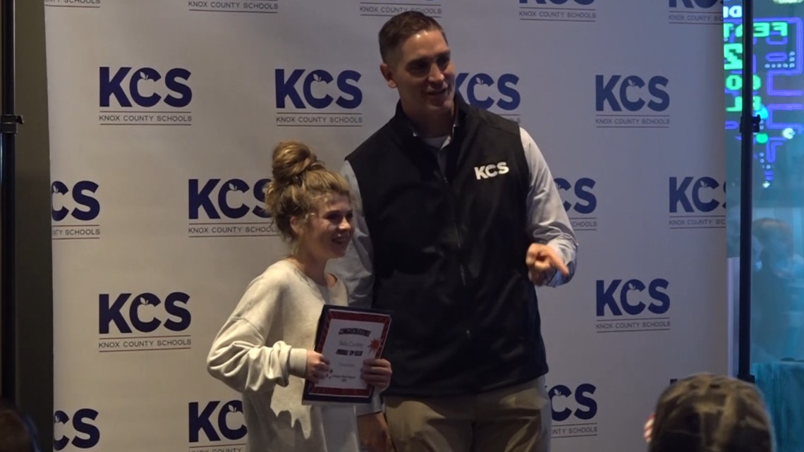 Knox Co. Schools celebrates top coupon book sellers after first year with mobile app - Vimarsana News