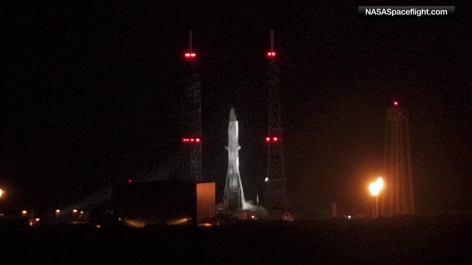Blue Origin Glenn rocket explodes in Florida | wbir.com