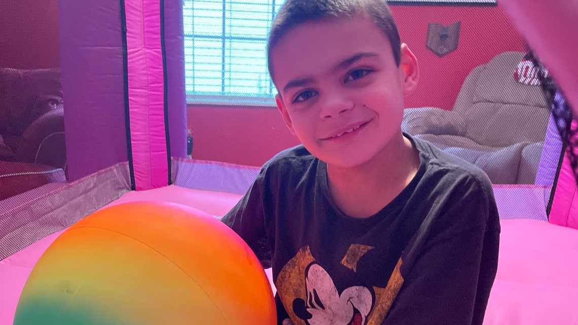 Some Knox Co. parents advocate for more therapists in classrooms to help students with autism - Vimarsana News