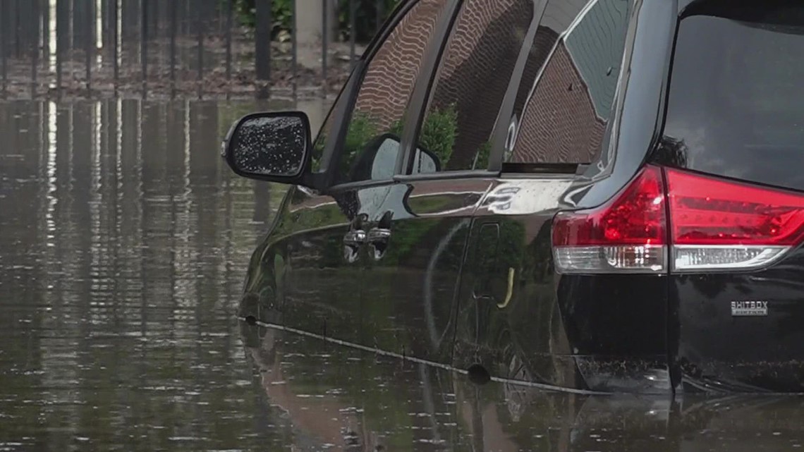 Crews still working to fix flooding at apartment complex near UT campus - Vimarsana News