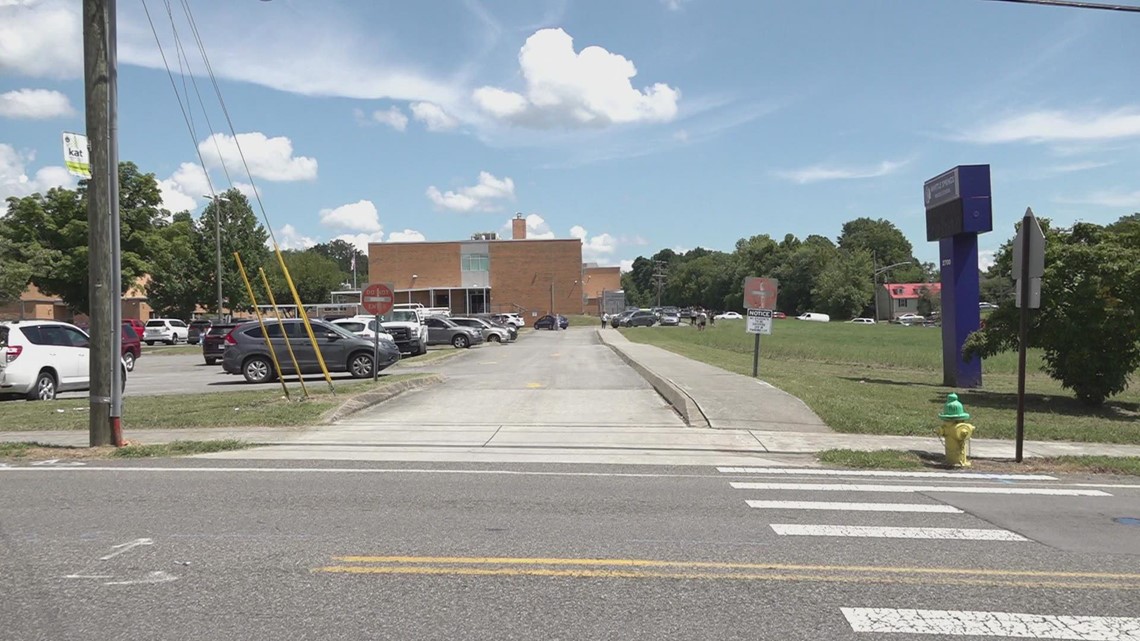 Whittle Springs Middle School dismisses early after air conditioning
