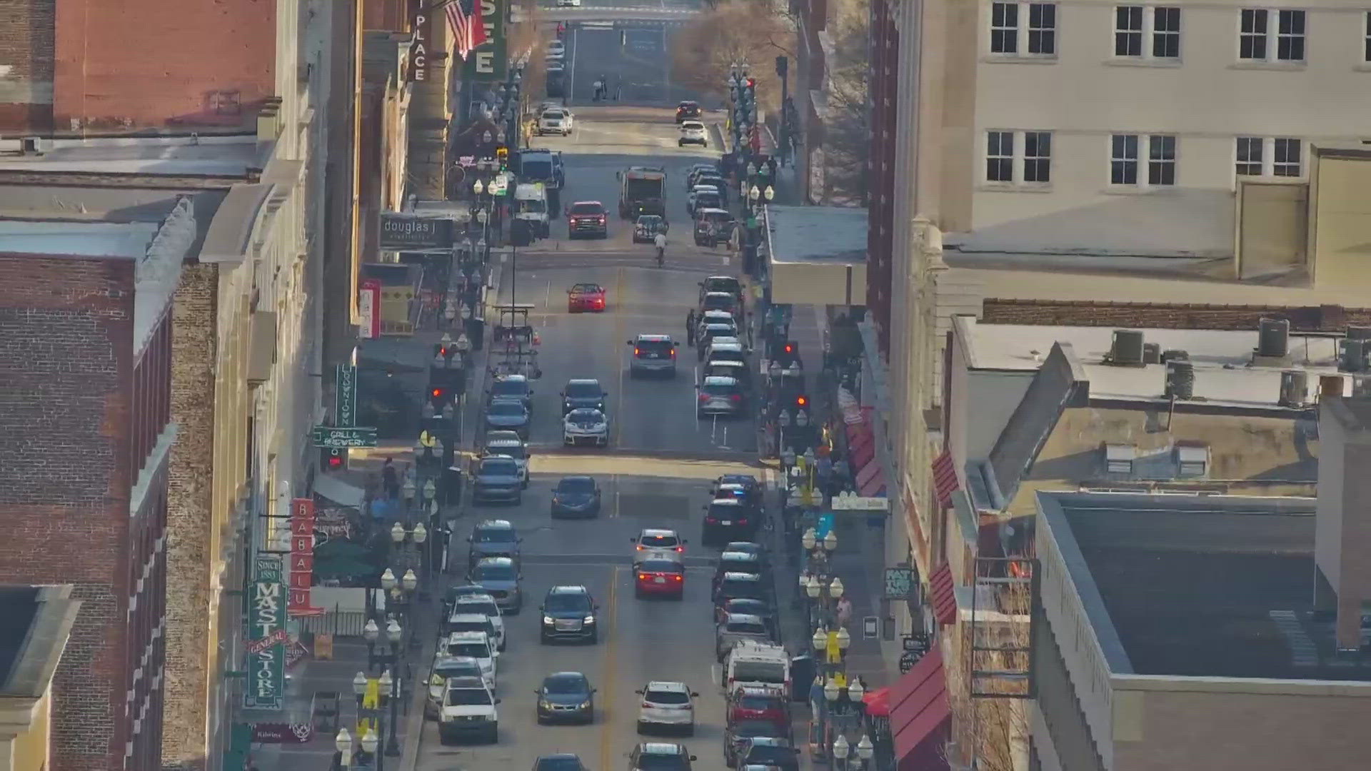 KPD: Man jumps from Embassy Suites hotel in downtown Knoxville | wbir.com