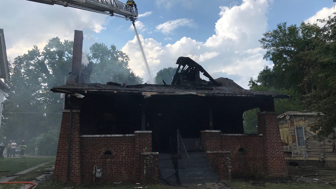 Knoxville Fire Department responds to East Knoxville house fire