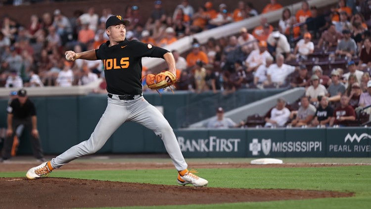 No. 1 Tennessee baseball sweeps Mississippi State, closes out the regular season