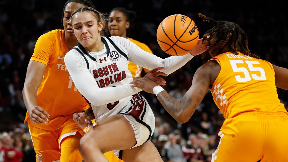 Lady Vols suffer historic loss to South Carolina