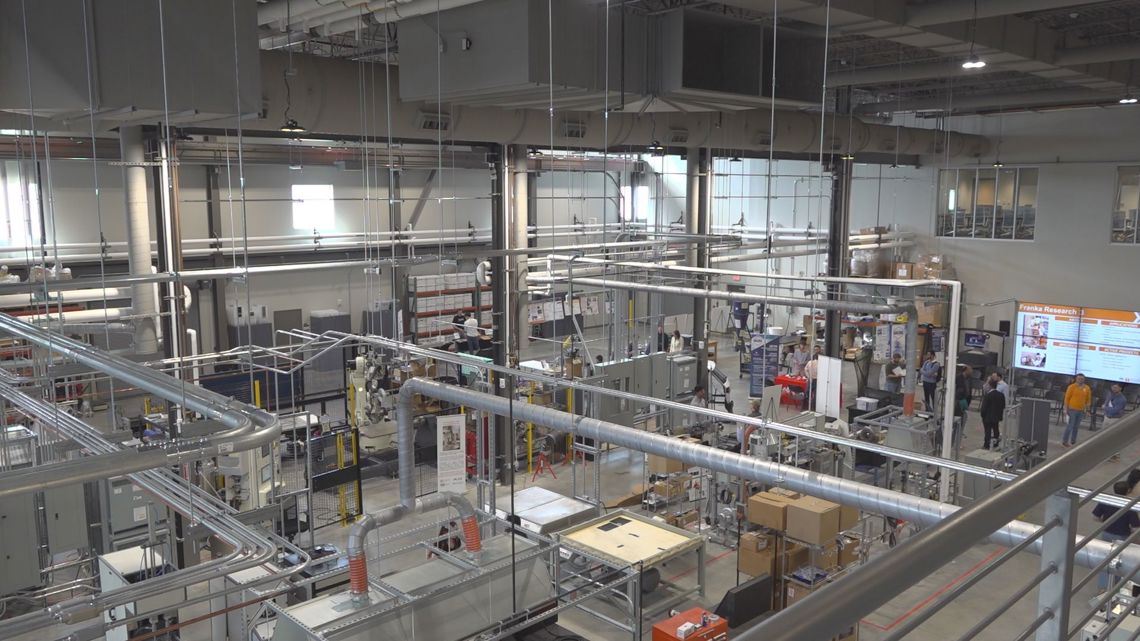 UT, IACMI demonstrate cutting-edge manufacturing equipment during Demo Day