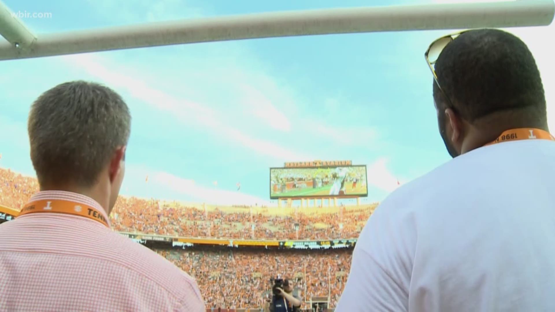 As part of taking on the Gators tonight, the Vols honored the 1998 Championship team.
