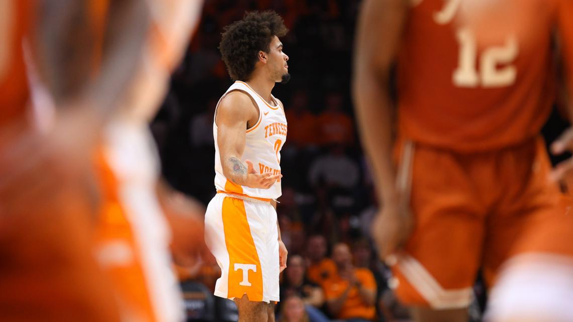 Gillespie's 34 points leads Tennessee past Texas, 85-71