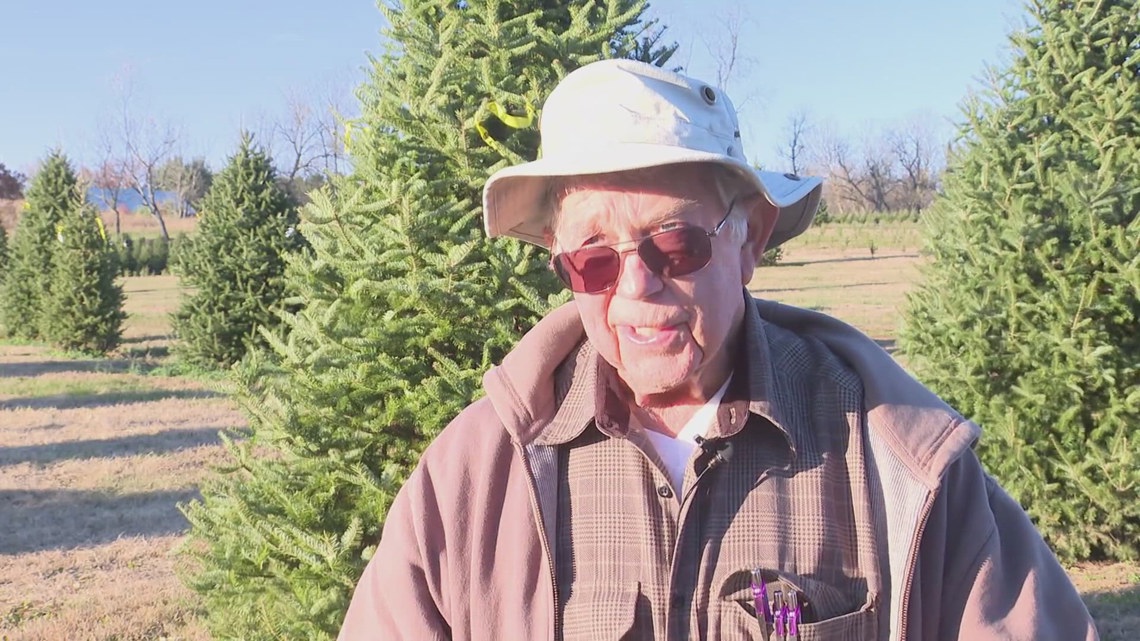 'It does my heart good' | Kentucky Christmas tree farmer helps families find their perfect tree