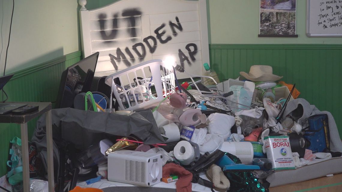 One man's trash is another man's treasure | Artists turn University of Tennessee move-out trash into art display