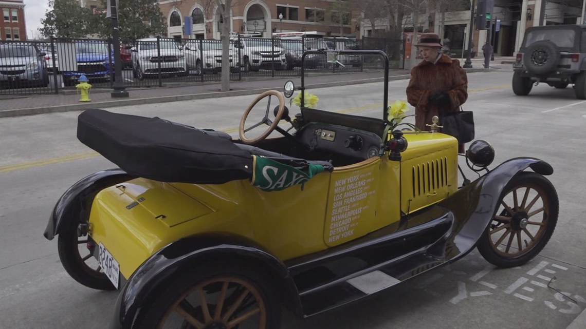 'Golden Flyer 2' tour stops in Knoxville with renewed spirit for women's rights