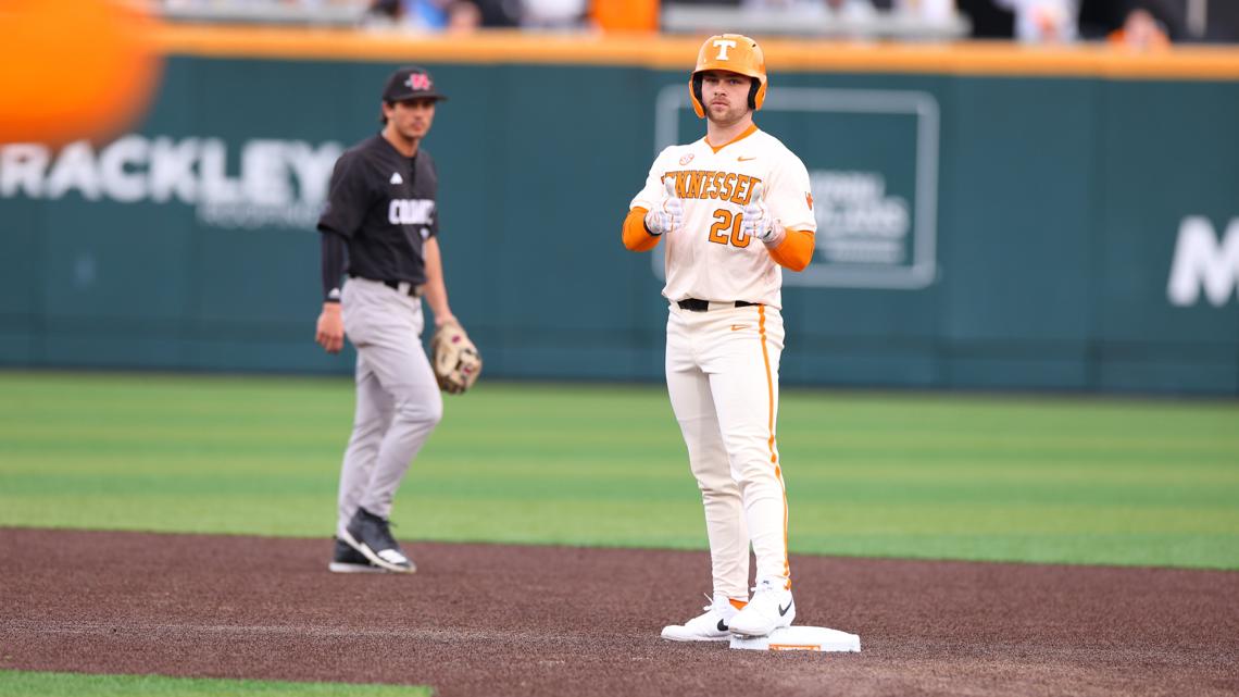 Tennessee thumps Nicholls in sweep-clinching win
