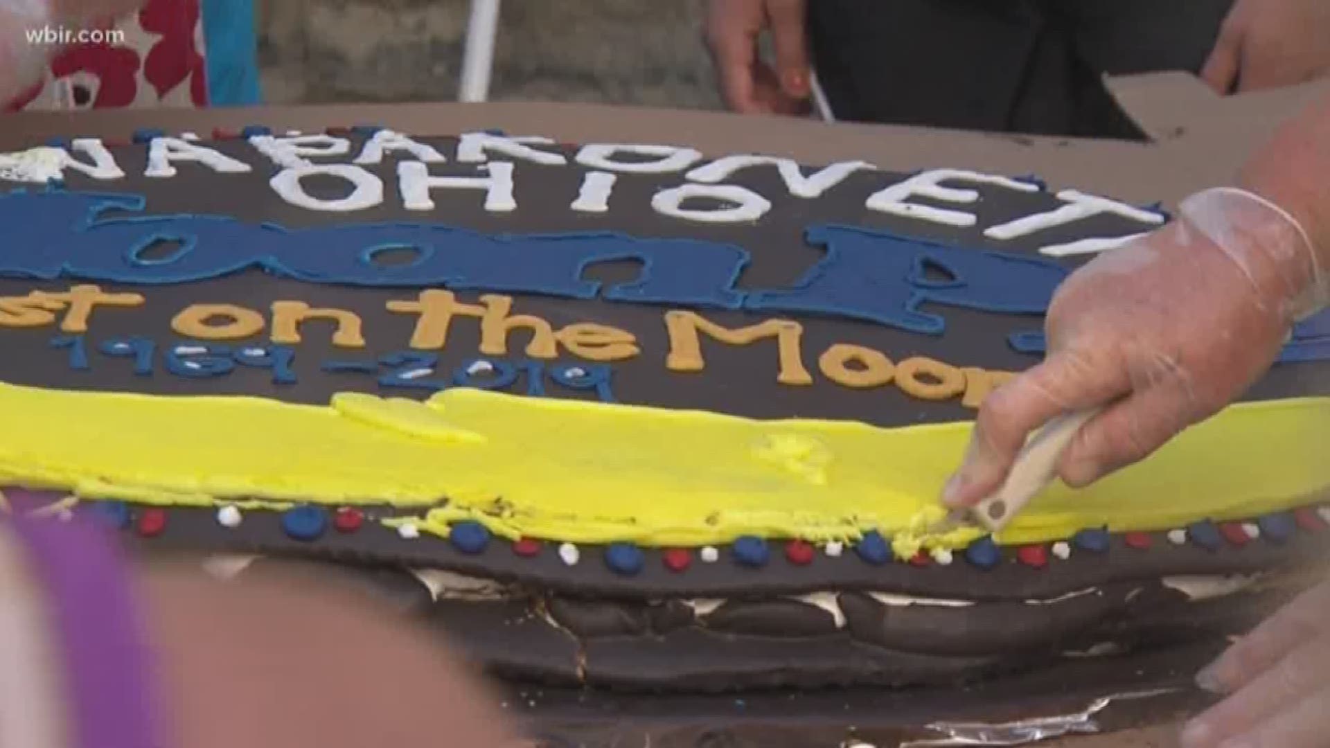 A Chattanooga Bakery created an out of this world treat for a celebration of an American hero -- Neil Armstrong.