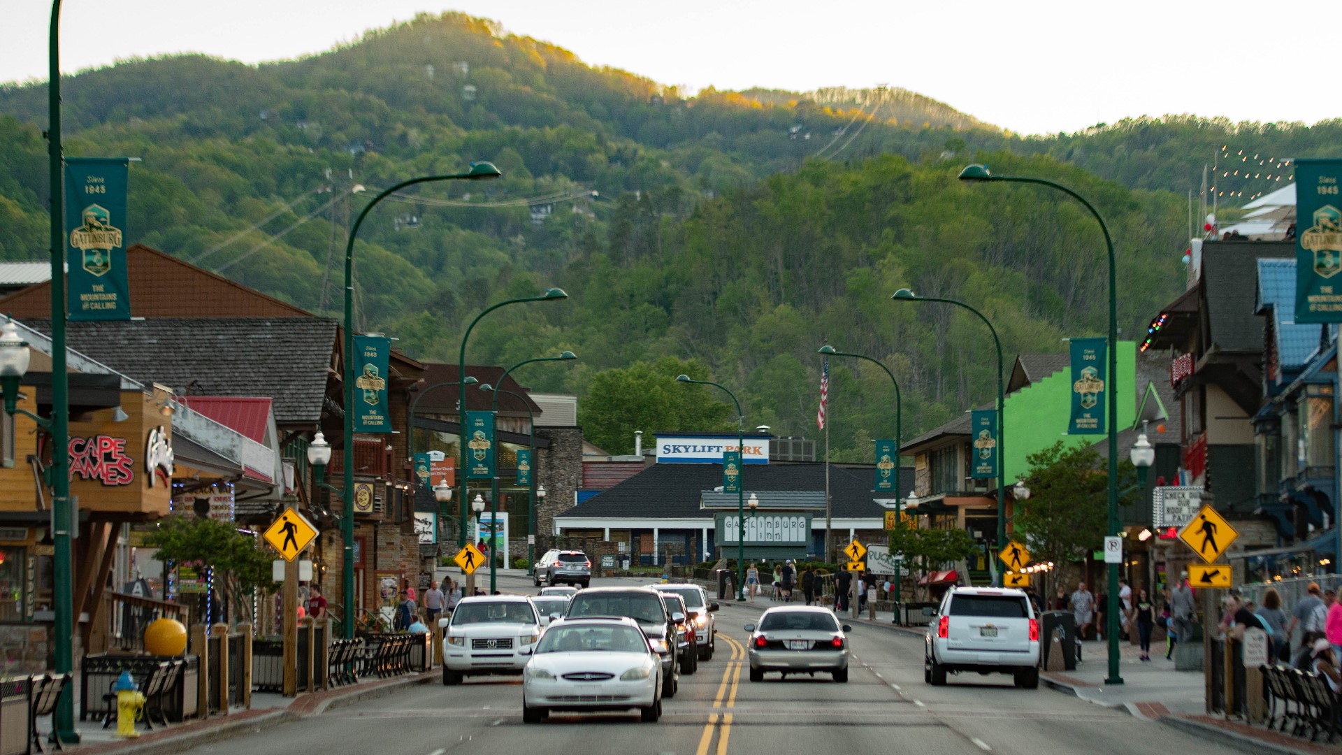 In photos Gatlinburg restaurants, retail shops allowed to open at half capacity