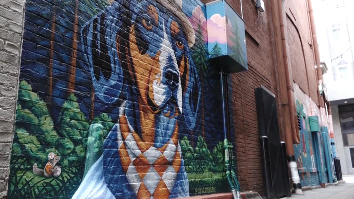 Knoxville artist brings Smokey to Strong Alley in new downtown mural